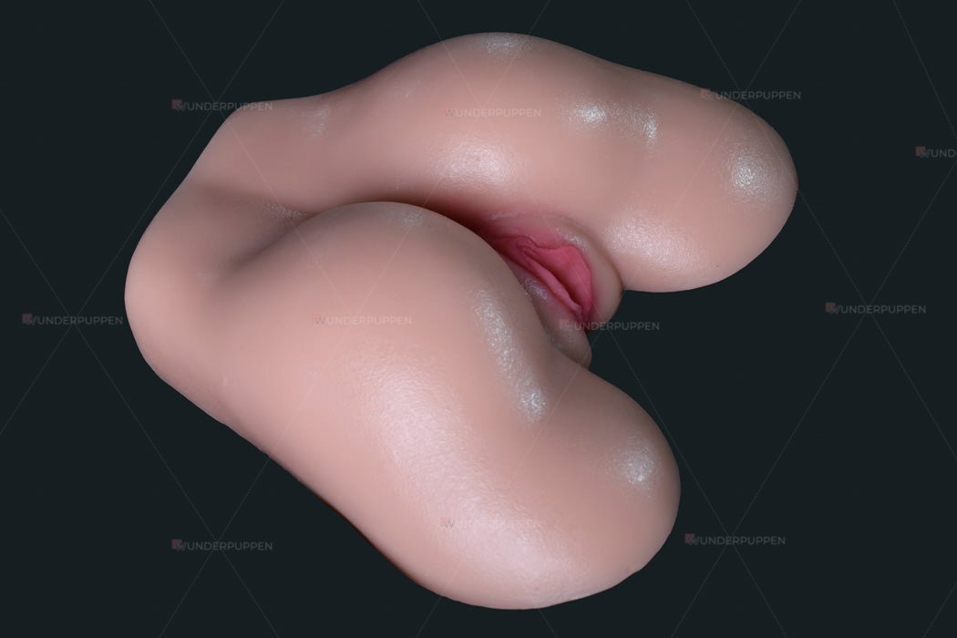 Flacher Hintern und Vagina – Bild 4