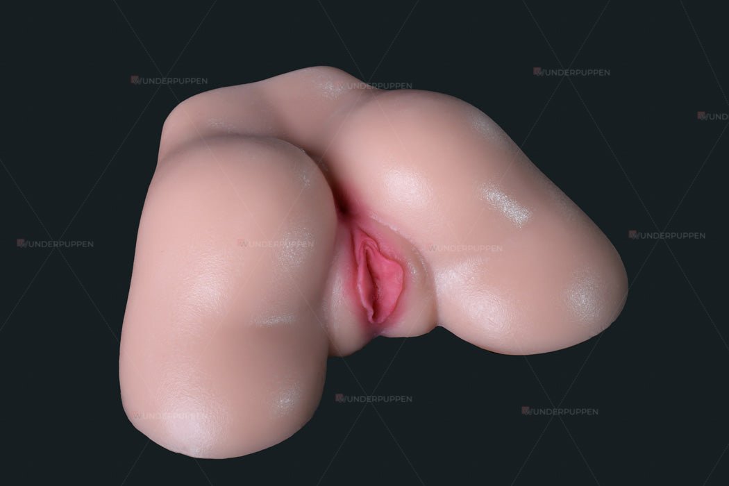 Flacher Hintern und Vagina – Bild 2